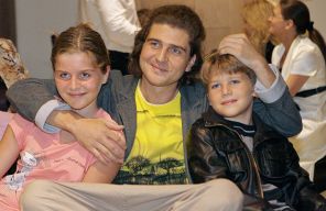 Бизнесмен, художник Андрей Кондрахин с дочерью Меланьей и сыном Леонтием