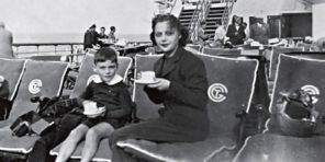 На фото: Владимир Познер с мамой