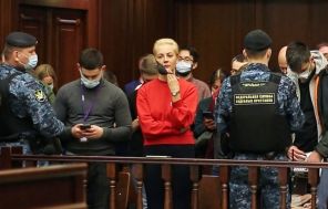 На фото: Юлия Навальная в Мосгорсуде во время оглашения приговора о замене Алексею Навальному * наказания в виде 3,5 лет лишения свободы условно на реальный срок заключения в рамках уголовного дела "Ив Роше", 02 февраля 2021 года. *