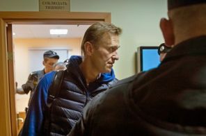 На фото: глава Фонда борьбы с коррупцией * Алексей Навальный *, обвиняемый в действиях при проведении митинга 9 сентября, после рассмотрения административного протокола в Симоновском районном суде Москвы, 24 сентября 2018 года.