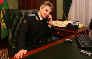 На фото: директор Федеральной службы судебных приставов Артур Парфенчиков, 2009