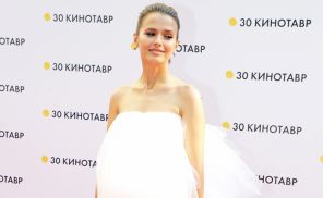 На фото: актриса Любовь Аксенова на церемонии закрытия XXX Открытого фестиваля российского кино "Кинотавр".