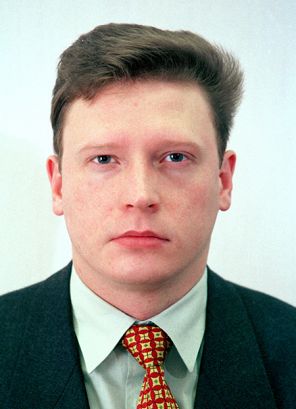 На фото: лидер социалистического движения "МАЙ" Александр Бурков (на снимке), набрал на прошедших выборах в губернаторы Свердловской области около 18 процентов голосов, 1999