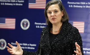На фото: заместитель госсекретаря США по вопросам Европы и Евразии Виктория Нуланд во время пресс-конференции, 2014