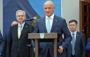 На фото: мэр Одессы Геннадий Труханов выступает с речью
