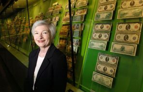 На фото: Джанет Йеллен Федеральном резервном банке, 2005