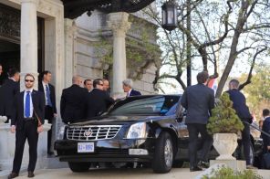 На фото: директор секретной службы Турции MIT Хакан Фидан (синий костюм) также принял участие во встрече президента Турции Реджепа Тайипа Эрдогана и министра иностранных дел США Джона Керри в Вашингтоне, округ Колумбия, 30 марта 2016 год.