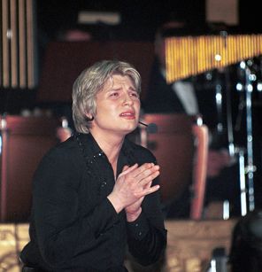Выступление солиста Большого театра, оперного певца Николая Баскова, 2000 год