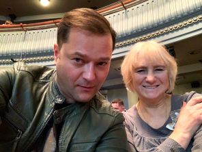 "Мы с мамой (на фото) и Джоном под курткой пришли на премьеру #Стиляги у Миронова в #ТеатрНаций. Я смотрел фильм три раза, мама один. Говорят, спектакль сырой, но если что - мы готовы помочь сплясать. Впечатлениями поделюсь..."
