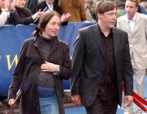 На фото: Михаил Ефремов с женой Софьей Кругликовой на церемонии открытия у ККЗ "Пушкинский", 2004