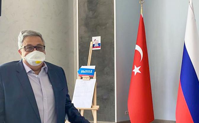 На фото: посол РФ в Турции Алексей Ерхов