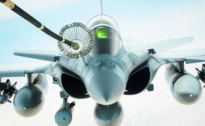 На фото: французский многофункциональный истребитель Dassault Rafale