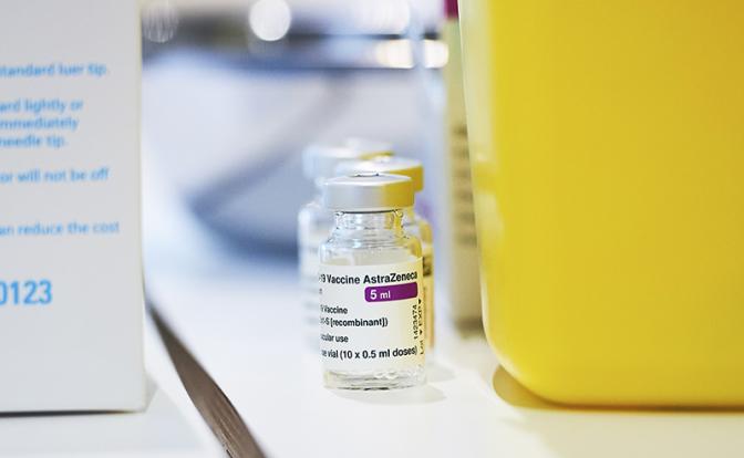 Медики признали 30 случаев тромбоза после вакцины от COVID-19