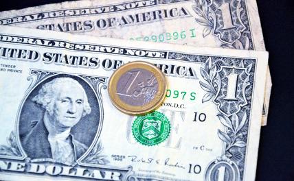 Курс валют сегодня: доллар и евро за час отыграли утреннее снижение на торгах