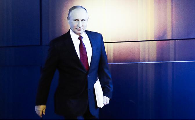 На фото: президент РФ Владимир Путин перед выступлением с ежегодным посланием к Федеральному Собранию РФ
