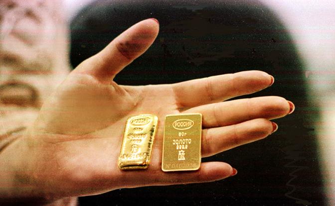 Россиянам посоветовали скупать золото
