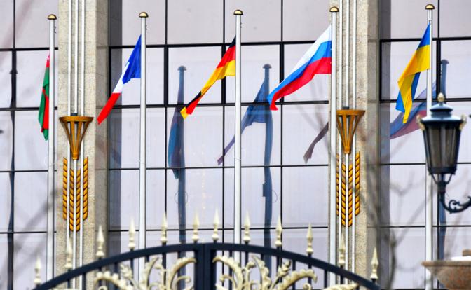 На фото: здание Дворца Независимости, где проходят переговоры в "нормандском формате"