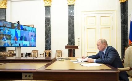 На фото: президент России Владимир Путин в Кремле во время совещания по итогам реализации посланий президента Федеральному собранию 2019-2020 гг..