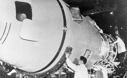 На фото: вращающийся ротор для тренировки космонавтов.
