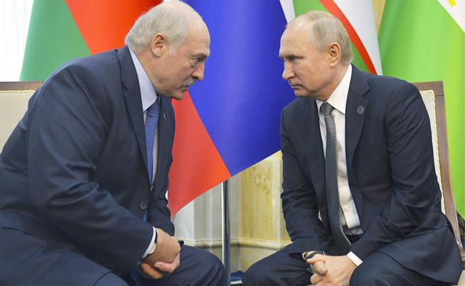 На фото: президент Белоруссии Александр Лукашенко и президент РФ Владимир Путин (слева направо)