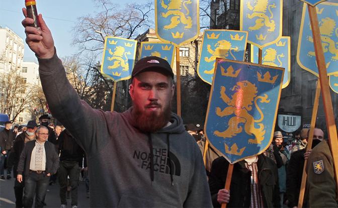 На фото: марш националистов в честь дня организации дивизии СС "Галичина" в Киеве