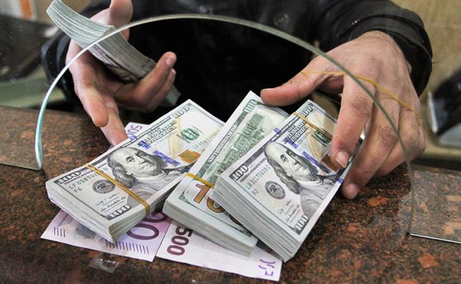 Эксперт сообщил об опасности покупки долларов