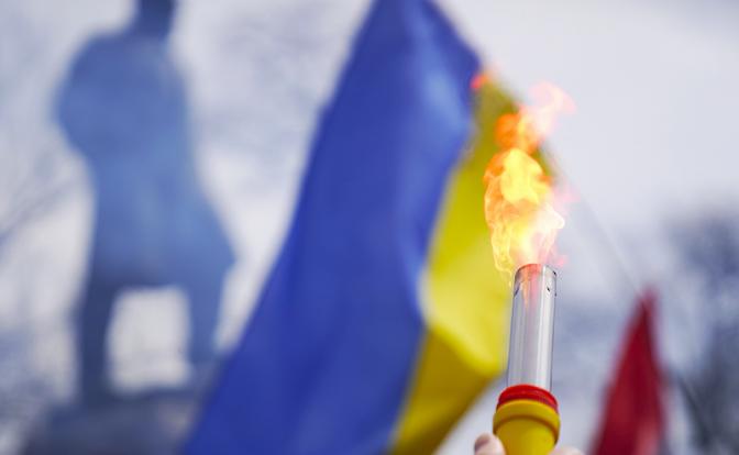 Украинские националисты устроили потасовку на акции «Бессмертного полка» в Одессе