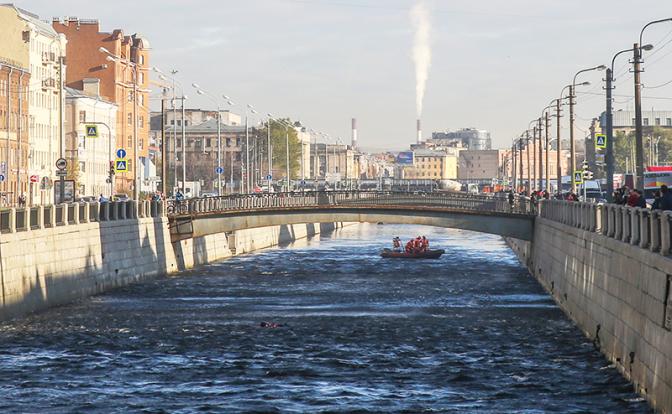 В реке у набережной Петербурга нашли тело девушки