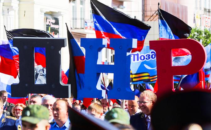 На фото: участники праздничного шествия по случаю Дня Республики