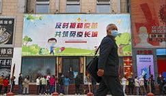 Пекин победит ковид, привив к концу года миллиард человек