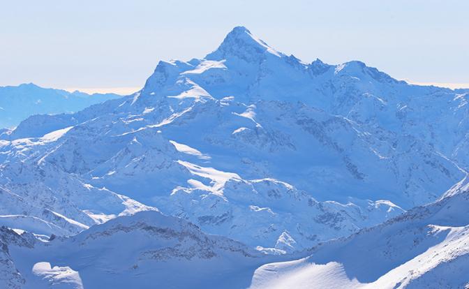 Россиянин внезапно умер во время восхождения на Эльбрус