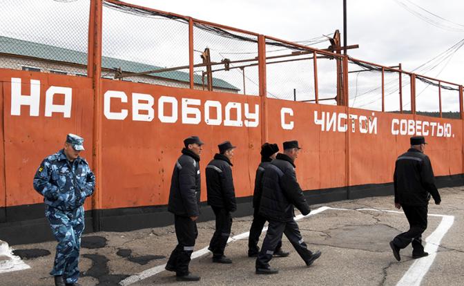 «Хочу в тюрьму, там по 200 тысяч платят»