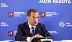 Медведев дал понять министрам: Я для вас был, есть и буду