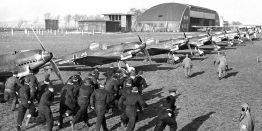 Первый полёт Messerschmitt Bf.109, День пограничных войск, брюнеток и оптимизатора Рунета, первые советские конверты