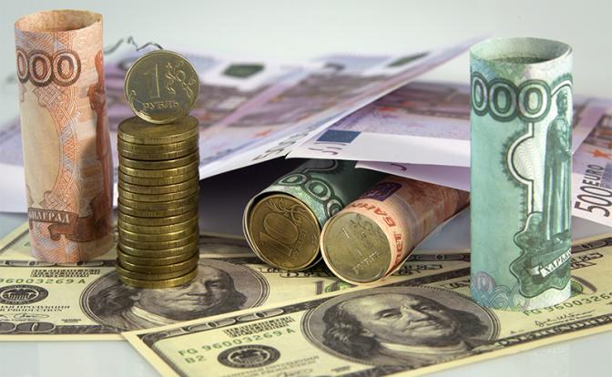 Курс валют на завтра: ЦБ сообщил о снижении доллара и евро
