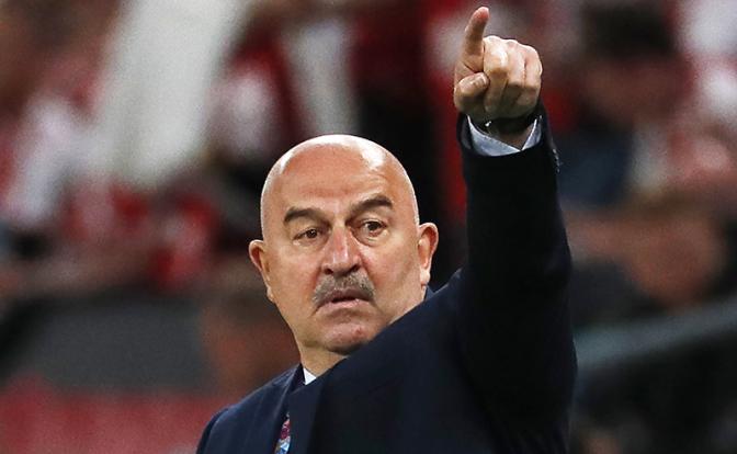 На фото: лавный тренер сборной России Станислав Черчесов на матче группового этапа чемпионата Европы по футболу 2020