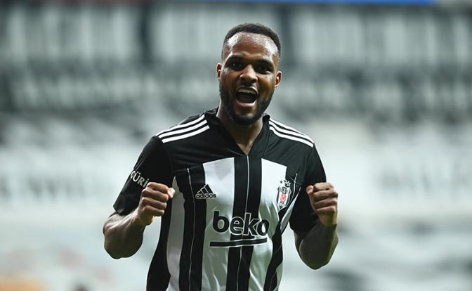 На фото: футболист Кайл Ларин