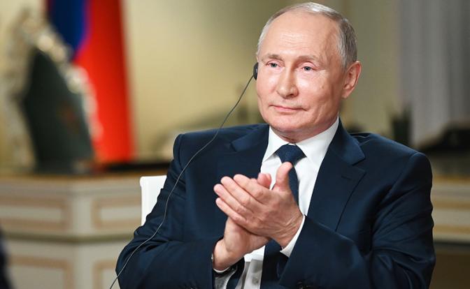 На фото: президент России Владимир Путин в Кремле во время интервью для телекомпании NBC.