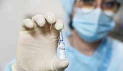 Нужно ли административной дубиной загонять людей на прививку