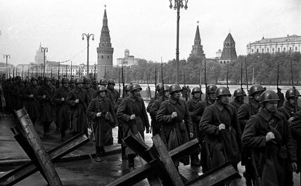 На фото: Москва. 1941 год. День памяти и скорби ( 22 июня). В этот день в 1941 году началась Великая Отечественная война.