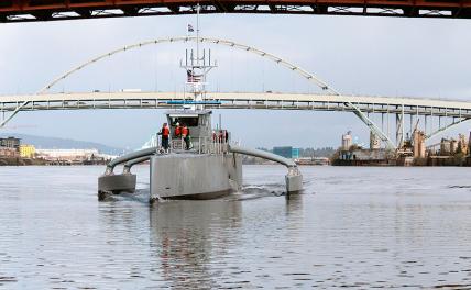 На фото: патрульный катер противолодочной обороны Sea Hunter