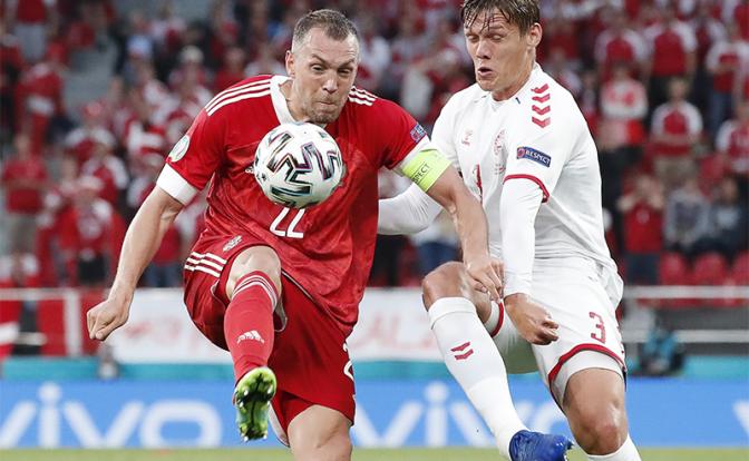 На фото: Артем Дзюба (Россия) в матче группового этапа чемпионата Европы по футболу 2020