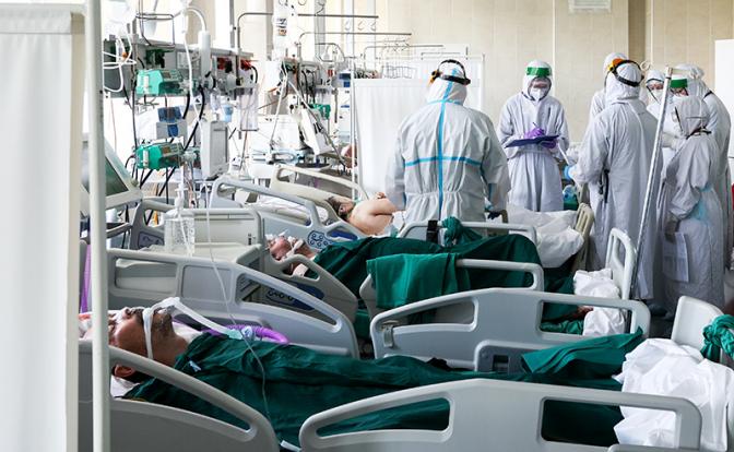 Ученые рассказали, когда окончится третья волна COVID в России