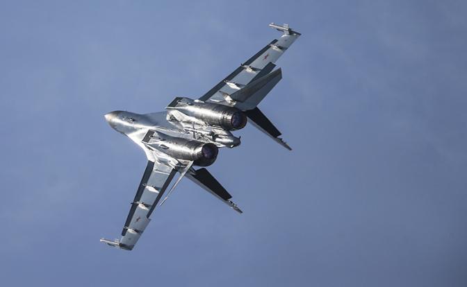 На фото: российский многоцелевой сверхманевренный истребитель Су-35