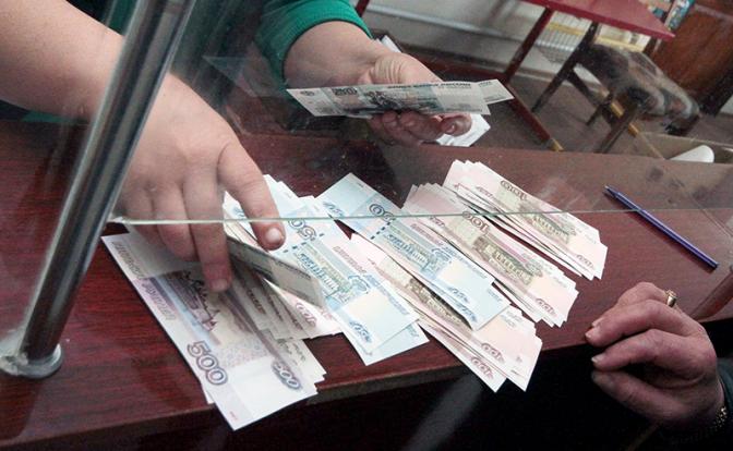 М.Хазин: "Минималка" в России должна быть 40 тысяч рублей