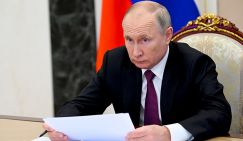 Стратегия Путина: Президент в курсе, что ему пишет армия его управленцев?