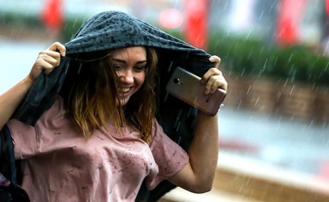 Санкт-Петербург под градом ливней сбросит с себя температурный балласт