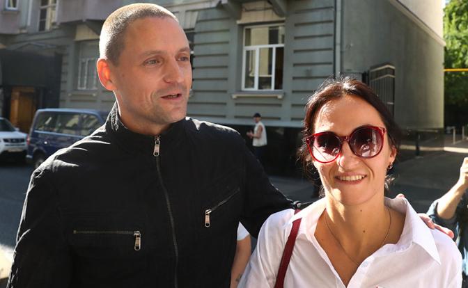 На фото: представитель "Левого фронта" Сергей Удальцов и его супруга Анастасия