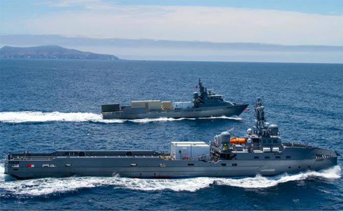 На фото: Medium Unmanned Surface Vessel (MUSV) Ghost Fleet Overlord, NOMAD и RANGER Управления стратегических возможностей США