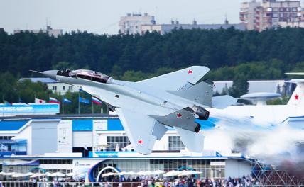 На фото: российский многофункциональный легкий истребитель МиГ-35